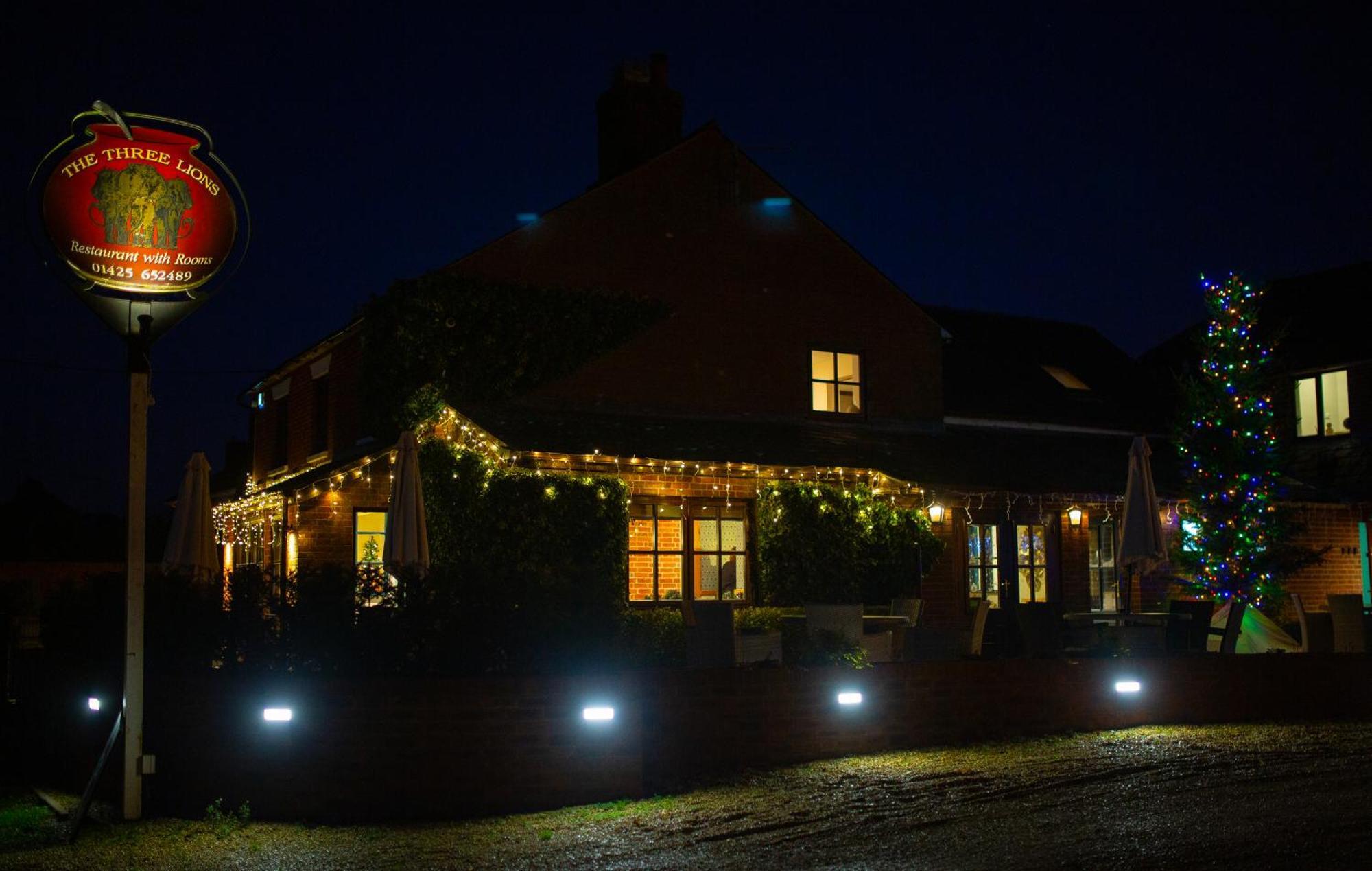 Hotel The Three Lions Fordingbridge Exterior foto